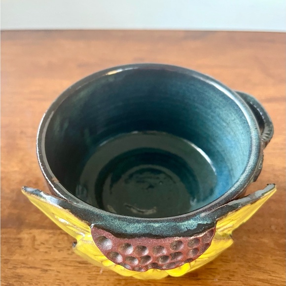 Mudworks PA USA Pottery Bowl Sunflower Design and One Handle Excellent Condition - Picture 3 of 7